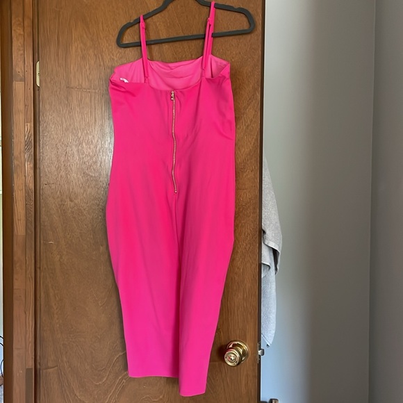 Lulu’s Body Con Dress - Picture 4 of 4